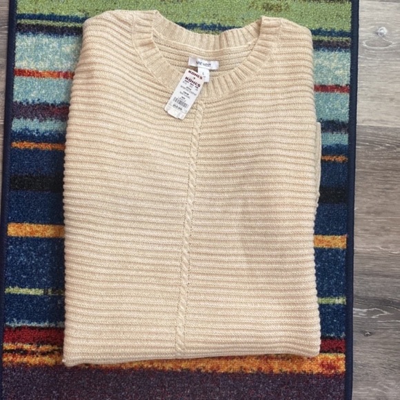 Nine West NWT cream colored sweater with gold thread - Picture 2 of 12